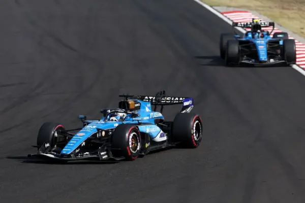 Albon and Sainz will remain at Williams for the 2027 season